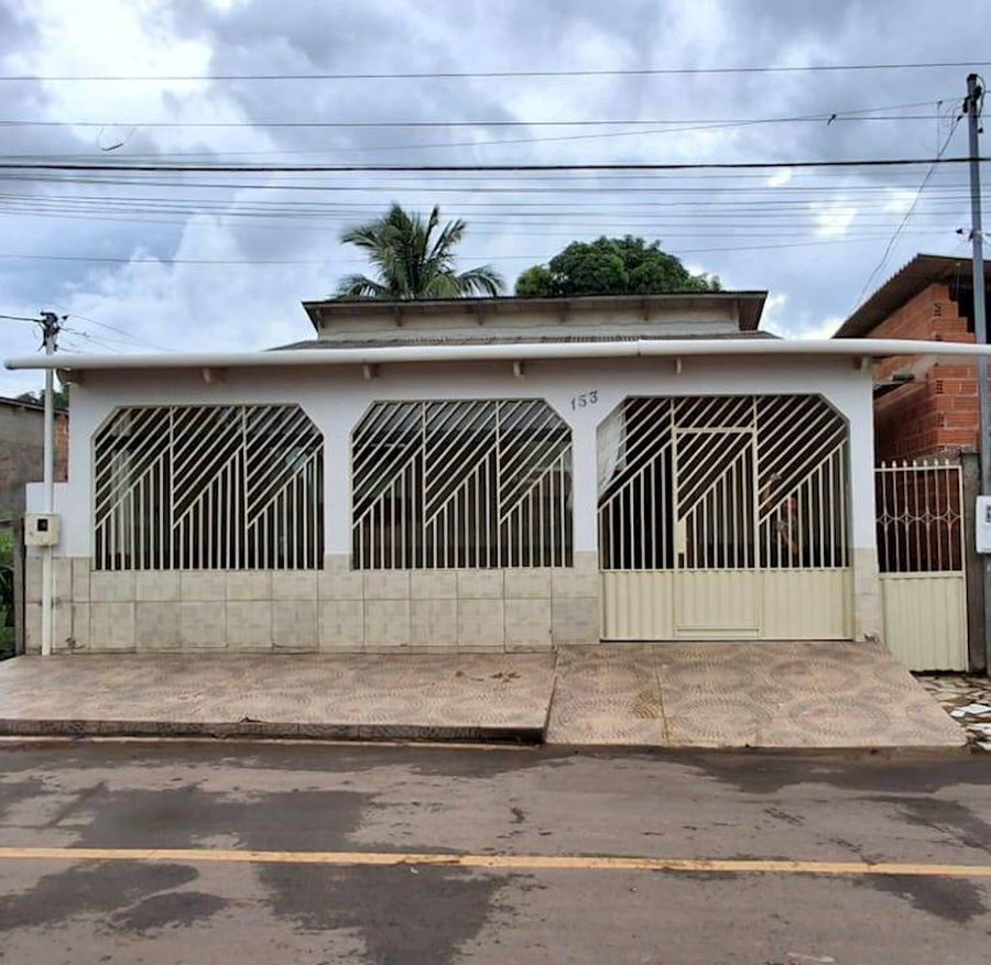 Casa com 4 quartos e 4 banheiros em Vitória/AC - 270m² terreno, 110m² construídos