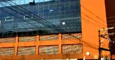 Sala Comercial Ampla com 4 Vagas em Leilão