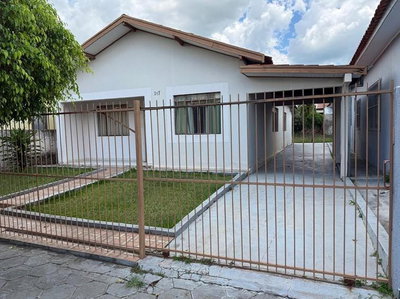 Terreno urbano com casa de madeira em Conselheiro Mairinck - PR