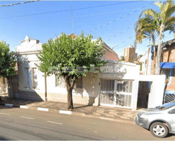 Casa no Centro de Itapira/SP com edícula e ótima localização