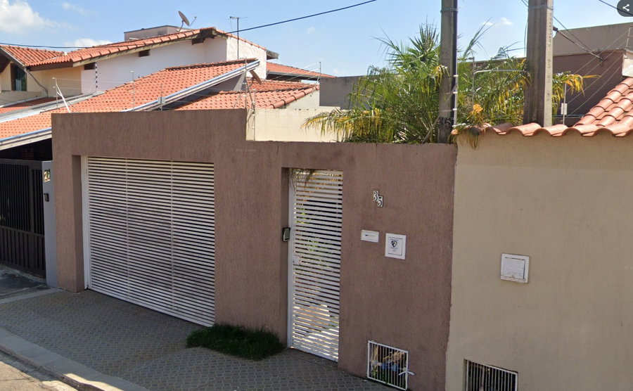 Casa com 187,50m² de terreno e 75,50m² construídos