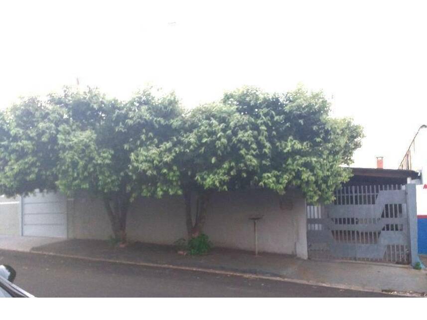 Casa Ocupada com 3 Quartos e 2 Banheiros em Taquaritinga/SP