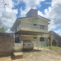 Apartamento com 2 quartos, varanda e 1 vaga de garagem
