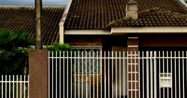 Casa em Leilão com 71,82m² Úteis e Terreno de 319m²