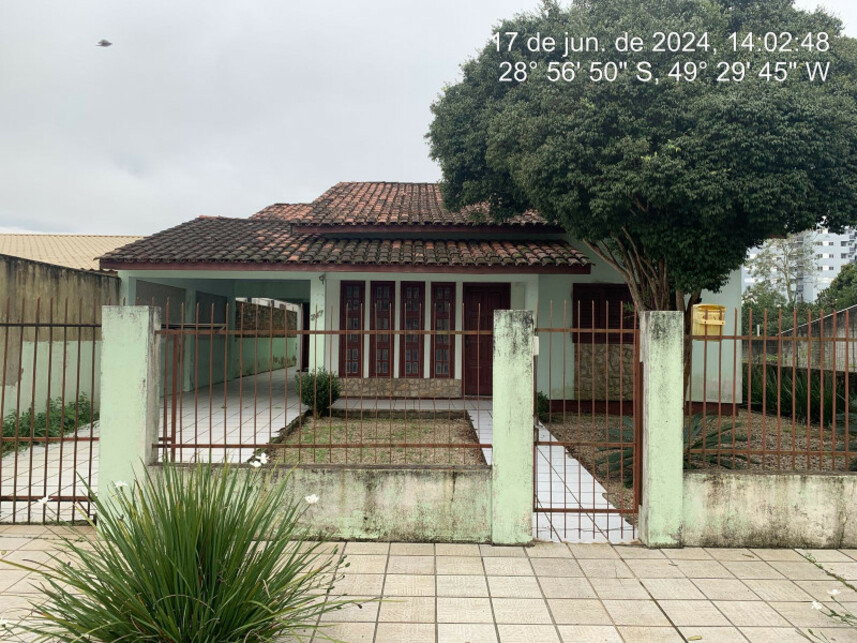 Casa em leilão com 3 quartos e 2 banheiros
