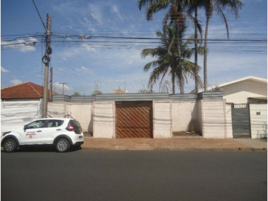 Casa com piscina e churrasqueira, 348m², ocupada