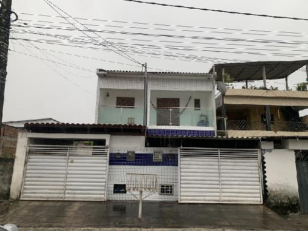 Casa com 2 quartos, 2 banheiros e 1 vaga