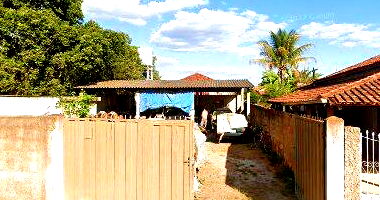 Lote com casa 3 quartos, 1 banheiro e galpão, área 445m²