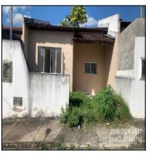 Casa com 2 quartos, 2 banheiros, varanda e área de serviço, 67,45m² construída