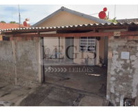 Casa com 197,80m² de terreno, 43,18m² construídos, 2 quartos, 1 banheiro, desocupada
