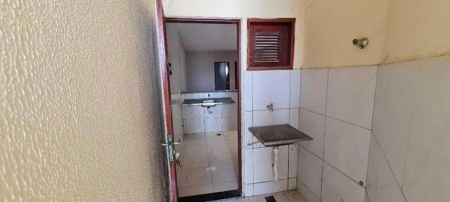 Casa com 3 quartos, 2 banheiros e 74m² construída, ocupada