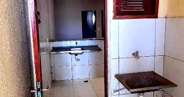 Casa com 3 quartos, 2 banheiros e 74m² construída, ocupada