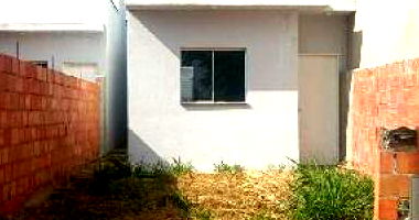 Casa com 2 quartos, 1 banheiro e vaga