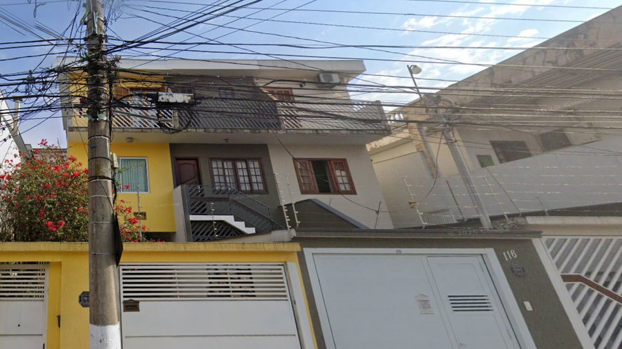 Casa com 2 pavimentos, 135,71m² construídos, 3 quartos, 2 banheiros, ocupada