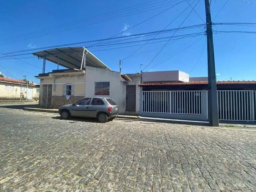 Casa Ocupada com 1 Vaga e 200m² de Terreno em Formiga/MG
