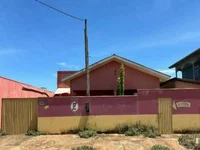 Casa desocupada com 340m² construídos e 450m² de terreno