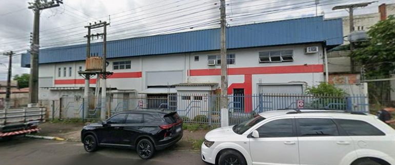 Imóvel comercial com 607m² de área construída em terreno de 660m²