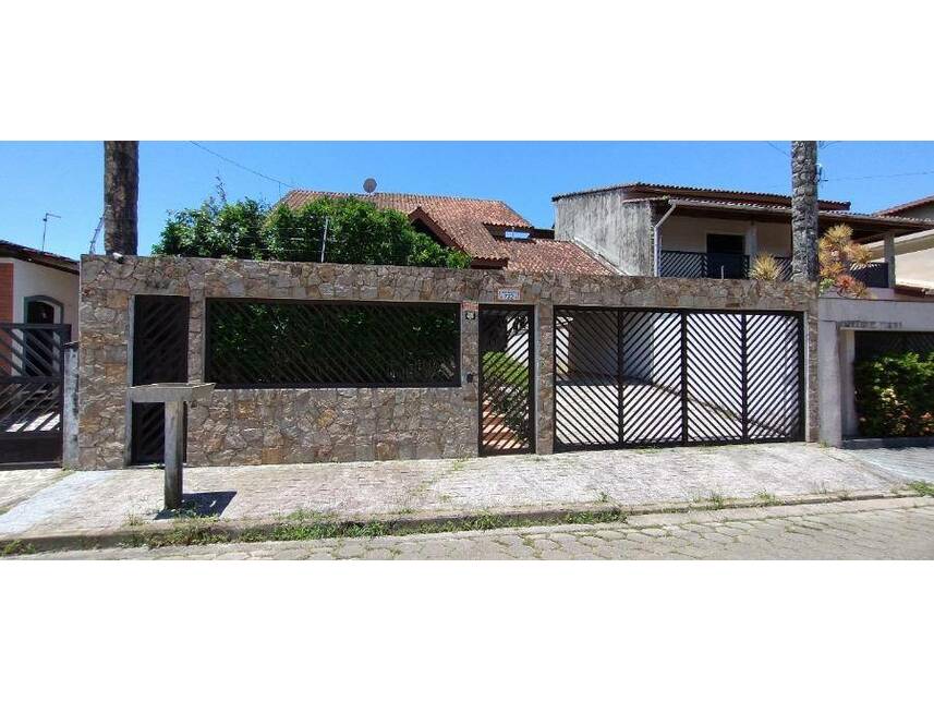 Casa em leilão com 229m² de área construída em Peruíbe/SP