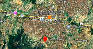 Casa com Telhas Coloniais e Janelas em Blindex em Salinas/MG
