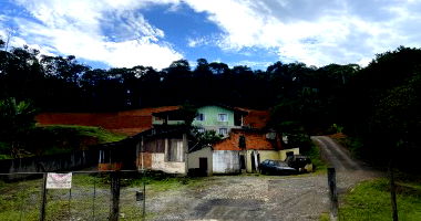 50% de Imóvel em Joinville - Casa de Alvenaria com 180m²