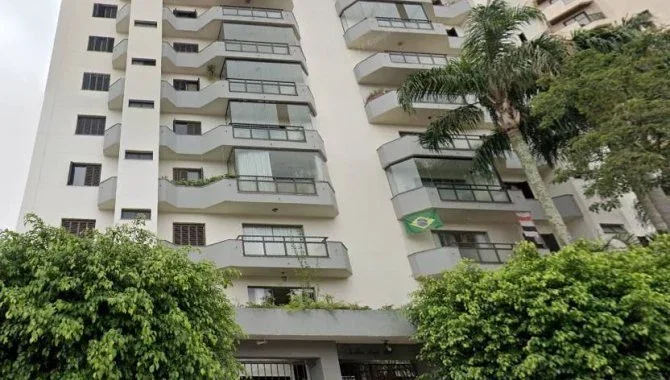 Apartamento com 4 quartos e 328 m²