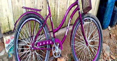 Bicicleta com cesto, marca Gilmex, estado regular, necessita manutenção