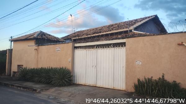 Casa 2 quartos, 1 banheiro, 1 vaga, 182m² terreno, 47m² privativa
