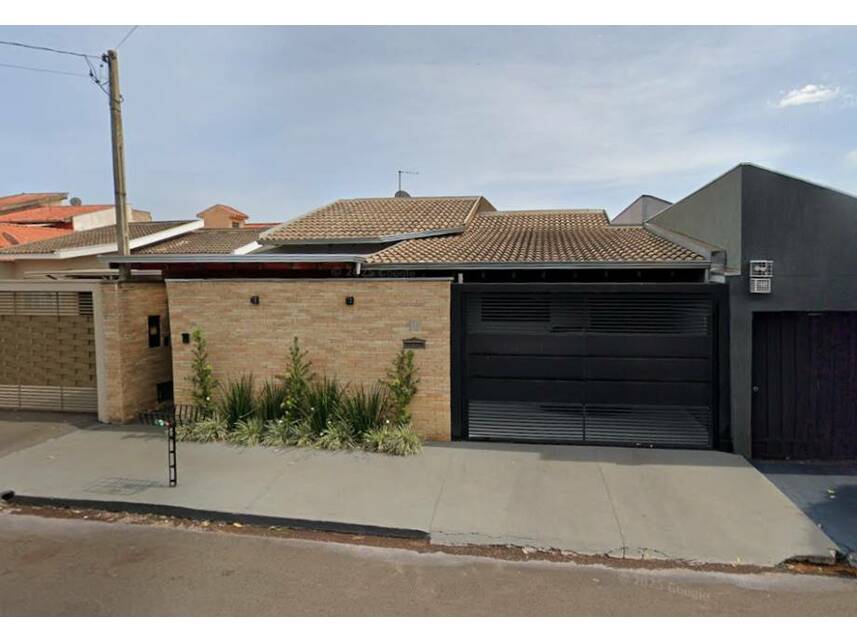 Casa com 3 quartos, 196m², ocupada, 1 vaga de garagem