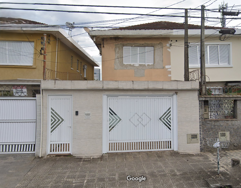 Casa assobradada com 2 quartos, 3 banheiros e 144,21 m² construída