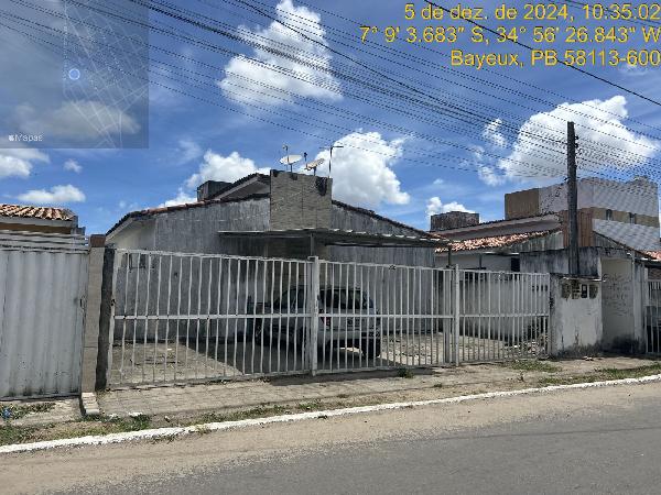 Casa com 2 Quartos e 1 Vaga em Bayeux - Oportunidade Única
