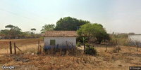 Terreno amplo de 1900m² com muro e postes, sem benfeitorias