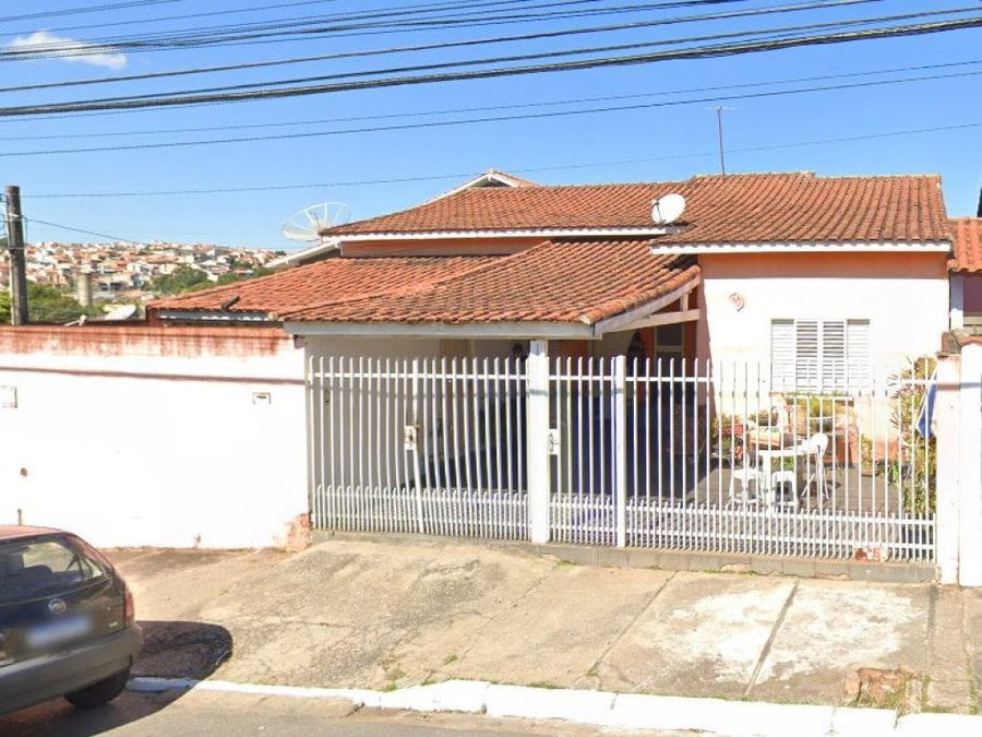 Casa em Terreno de 300 m² com 108 m² construídos