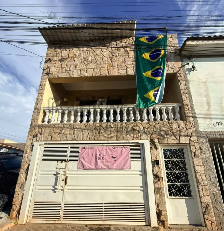 Casa ocupada com 138m², 3 quartos, suíte e garagem