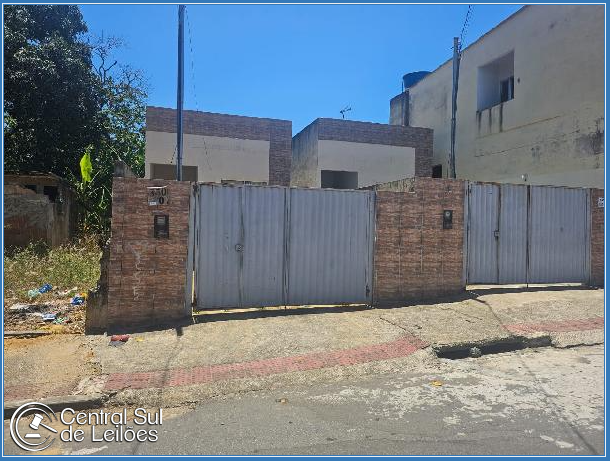 Casa com 2 quartos, 112,50m² de terreno, 1 vaga de garagem