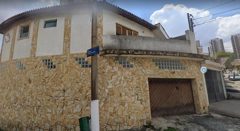 Casa com 3 quartos, 2 banheiros e 296 m² de área construída