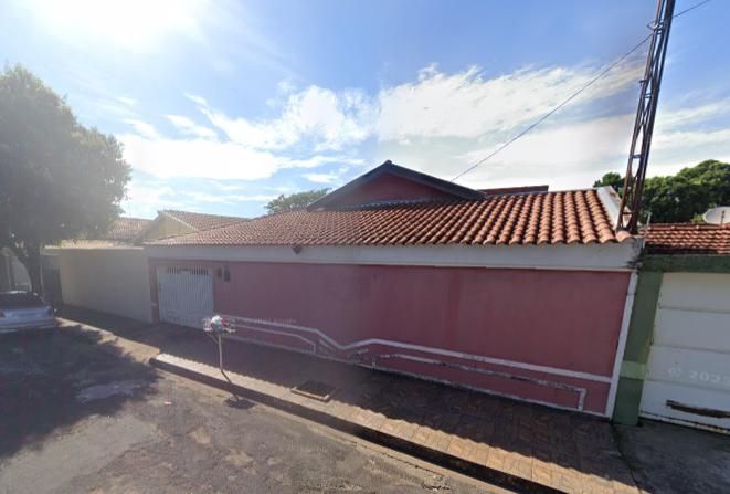 50% Casa 3 dorms, 119m² construída em terreno 300m², ocupada
