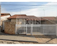 Casa residencial com 3 quartos, 2 banheiros e 179m² construídos