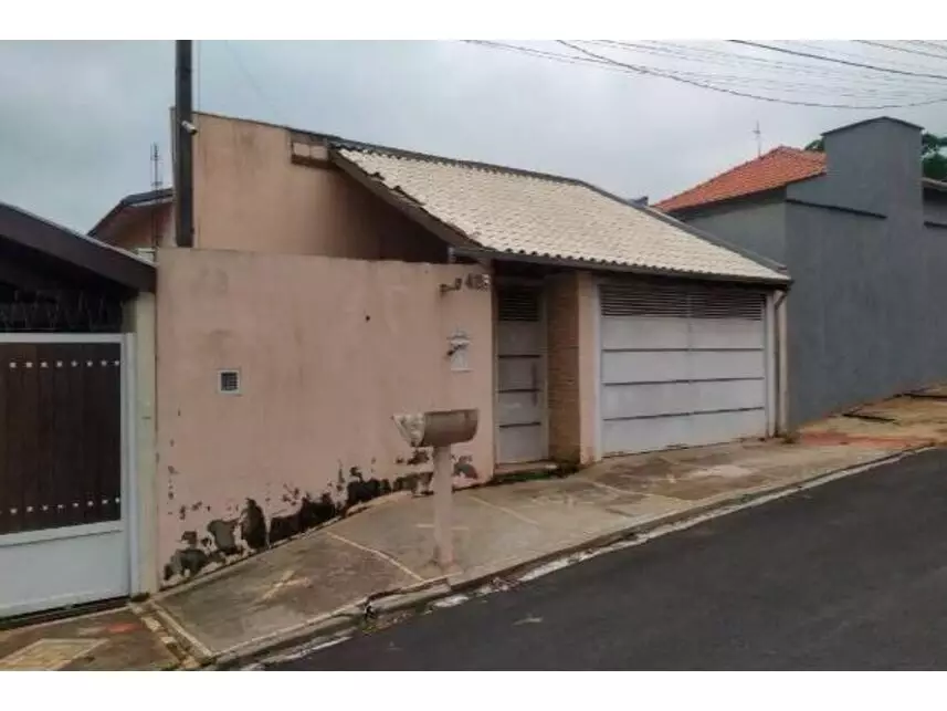 Casa com 2 Lotes e Área Construída de 182,07m² em Ferraropolis