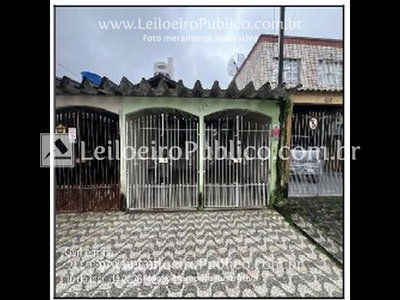 Casa com 106,85m² em Praia Grande com 36% de desconto