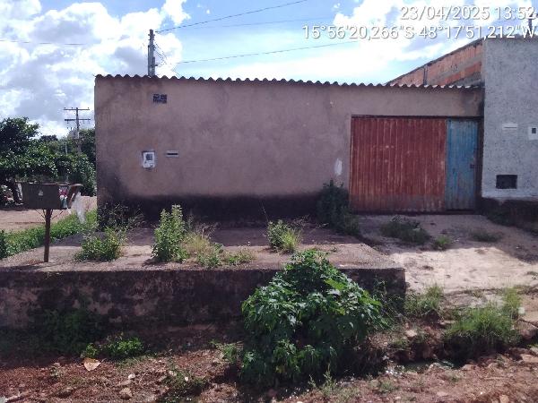 Casa com 2 quartos, varanda, área construída 59m², terreno 240m²