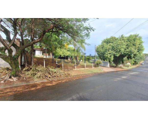 Terreno com Construção em Indaiatuba