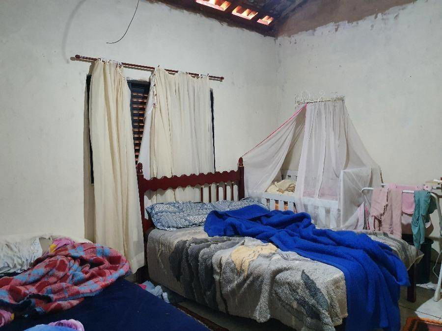 Casa ocupada com 3 quartos, 2 banheiros e 1 vaga