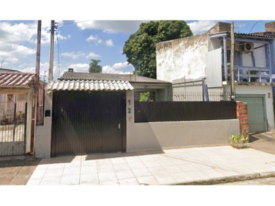Casa ocupada com 158,86 m² construídos