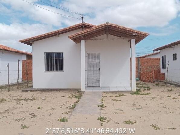 Casa com 2 quartos, 1 banheiro, varanda e área construída de 53,14m²