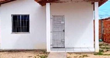 Casa com 2 quartos, 1 banheiro, varanda e área construída de 53,14m²