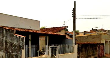 Casa com 3 quartos, 2 banheiros, 300m² terreno, 203m² construída