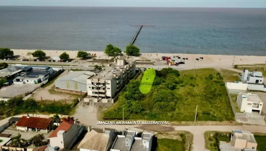 Terreno na Praia do Laranjal em Pelotas com 505m²