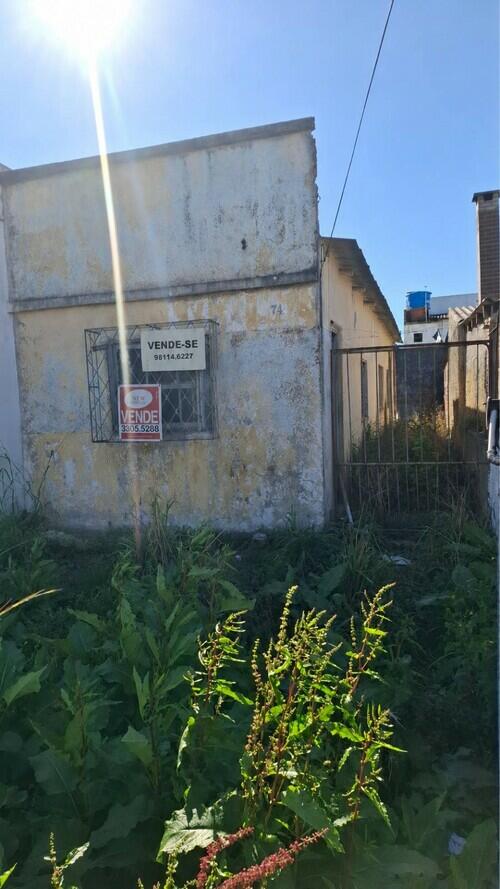Casa Desocupada com 2 Quartos e 56m² em Pelotas