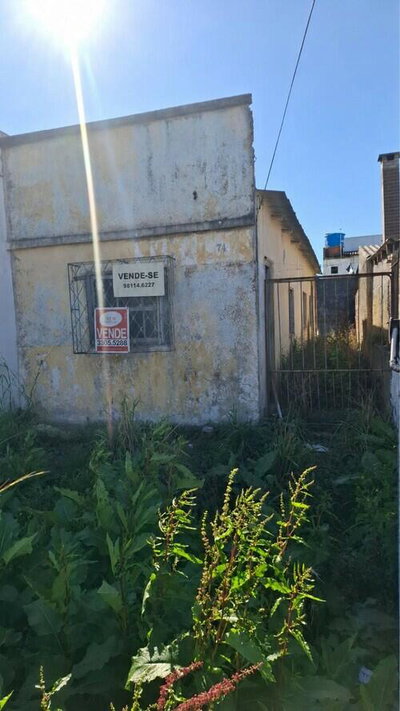 Casa Desocupada com 2 Quartos e 56m² em Pelotas