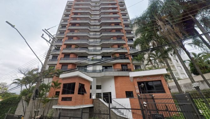 Apartamento 109 m² com depósito, 2 banheiros, 3 quartos, desocupado